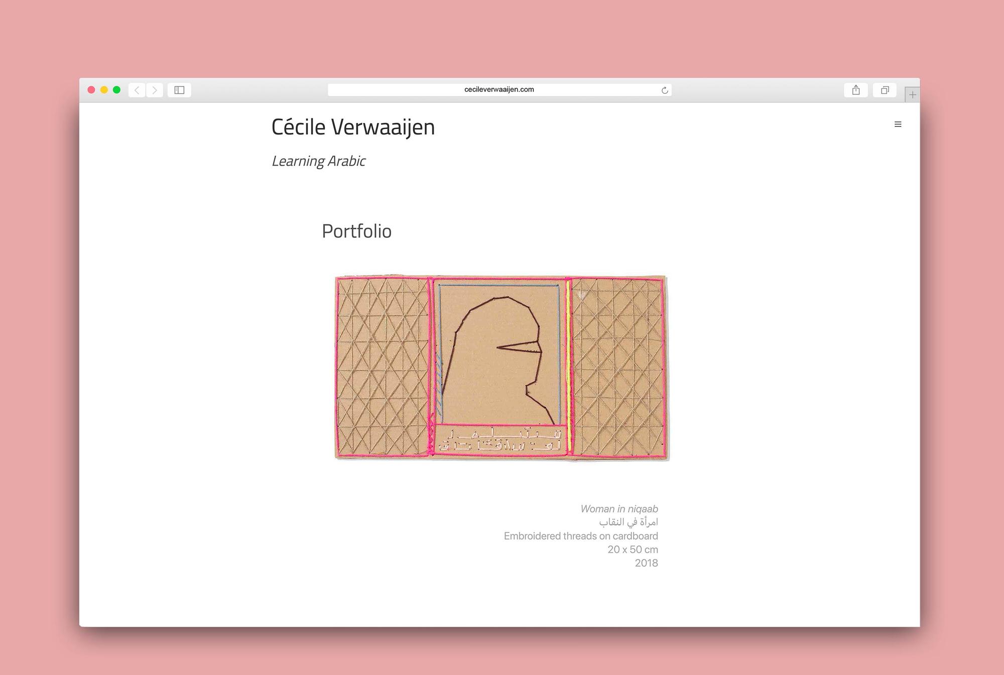 Portfoliopagina met het werk Woman in niqaab en Arabisch onderschrift